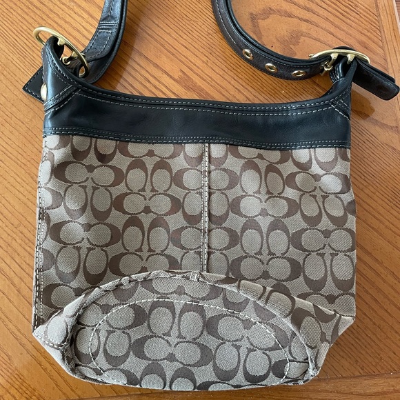 Coach insignia patterned shoulder bucket bag - Picture 2 of 8
